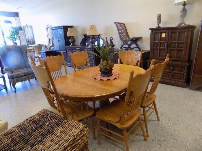 oak table with 6 chairs $100