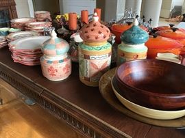Neiman Marcus/Horchow Tuscan style "Medici" plates and serving pieces