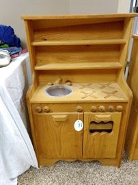 Quality kids stove set!! All wood and in great condition!