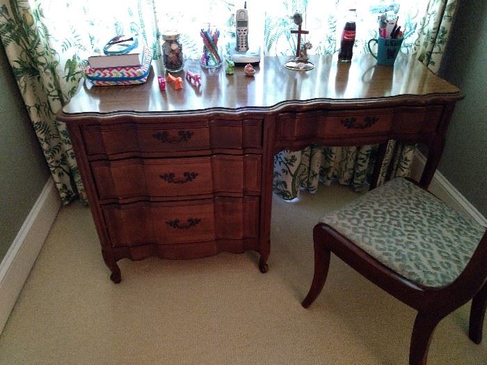 French provincial desk in great condition!!