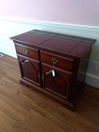 A nice server that goes with the dining table and China cabinet.
