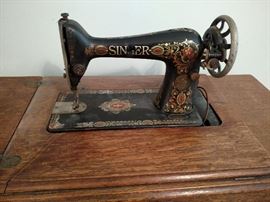 Singer sewing machine in original condition and working
