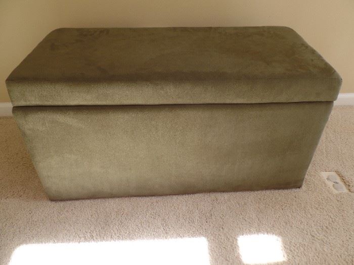upholster bench/storage