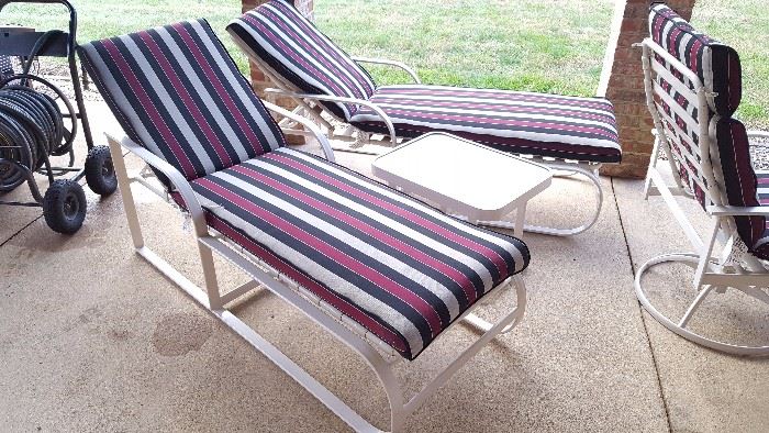 2 Chaise Loungers