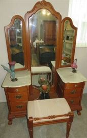 Vintage Victorian Oak Vanity Dressing Table with Stool by Lexington