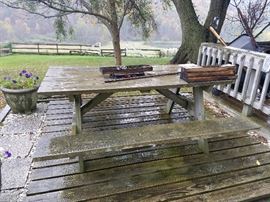 Picnic table