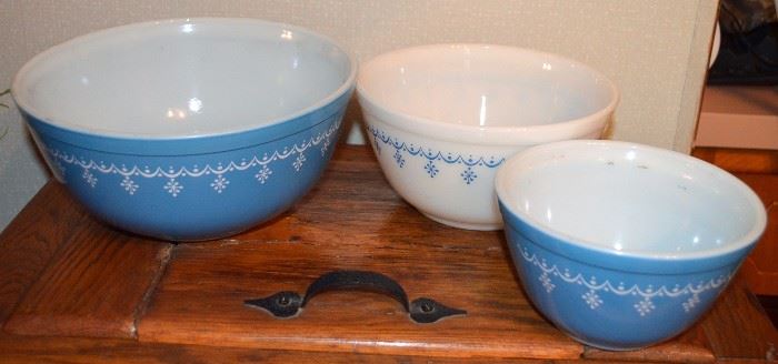 Pyrex Blue Garland Mixing Bowls