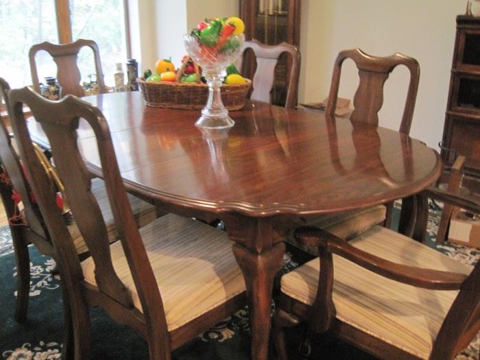 dining table with 2 leaves & 6 chairs