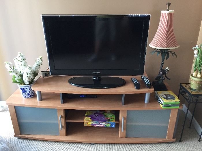 32" Samsung flat screen TV and stand - TV is sold / stand still available