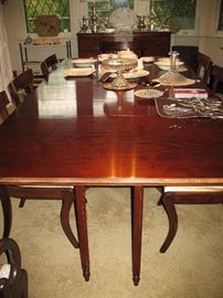 Mahagony Duncan Phyfe dining room table with eight chairs