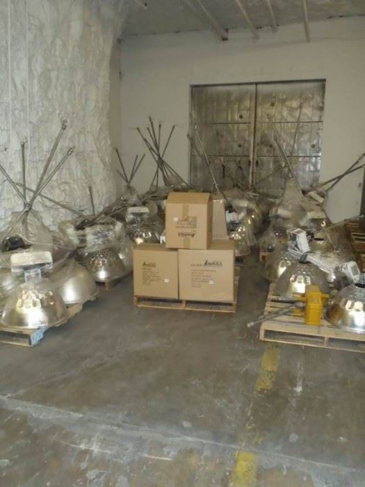 Metal Halide Light fixtures, bulbs, and hardware. (qty 44)