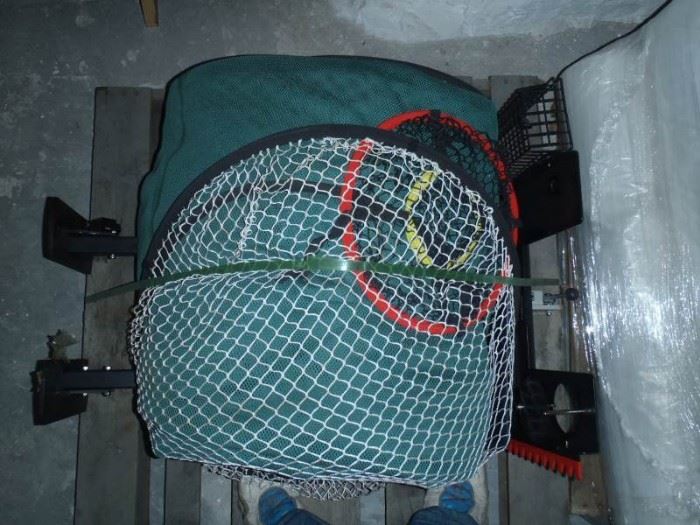 Golf driving net, with golf club stand and cup holders
