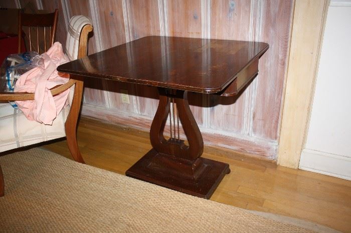 Duncan and Phyfe gaming table. Top rotates.  Very nice table!