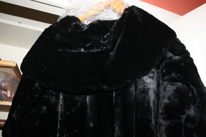 Huge collar of black sable coat.  Keeps you warm on a cold day!!!  Just beautiful!!