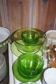 Green glass bowl set