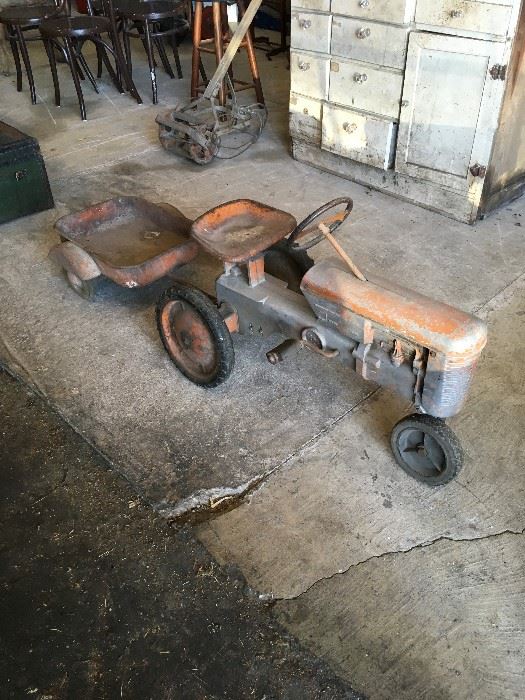 Eska Case Pedal Tractor with Wagon