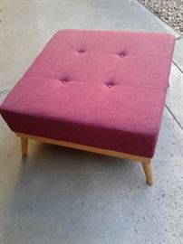 Square ottoman in great condition 