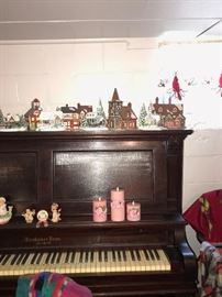 LOTS OF CHRISTMAS VILLAGE HOUSES