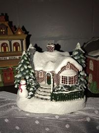 LOTS OF CHRISTMAS VILLAGE HOUSES