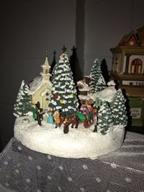 LOTS OF CHRISTMAS VILLAGE HOUSES