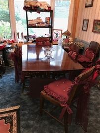 DUNCAN PHYFE WOODEN TABLE WITH CHAIRS