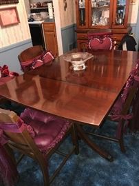 DUNCAN PHYFE WOODEN TABLE WITH CHAIRS