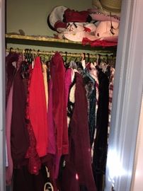 TONS OF WOMENS CLOTHING-SIZE MEDIUM TO LARGE