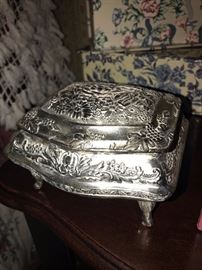 METAL JEWELRY BOX