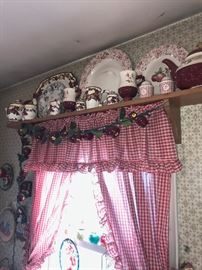 RUFFLED CURTAINS / SHELF WITH COUNTRY APPLE DISHES, CUPS AND PLATES