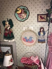 HAND-CRAFTED COUNTRY STYLE WALL DECORATIONS