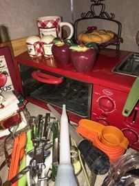 RED CONVENTIONAL OVEN AND TOASTER COMBO