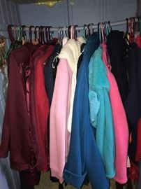TONS AND TONS OF WOMENS COATS AND JACKETS-SIZE MEDIUM TO LARGE