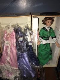 FRANKLIN MINT TITANIC DOLL WITH TRUNK AND LOTS OF BNIB OUTFITS/ DRESSES