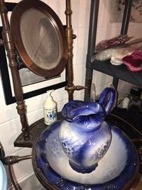 ANTIQUE WOODEN WASHSTAND WITH BOWL AND PITCHER