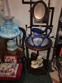 ANTIQUE WOODEN WASHSTAND WITH BOWL AND PITCHER