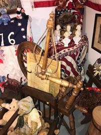 ANTIQUE PRIMITIVE YARN SPINNING WHEEL