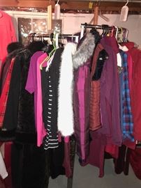 WOMENS COATS SIZES-MEDIUM TO LARGE
