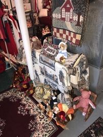 HOME DECORATIONS AND COLLECTIBLES