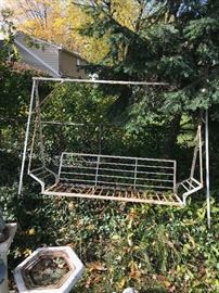 YARD DECORATION / YARD STATUES / GARDEN ACCENTS