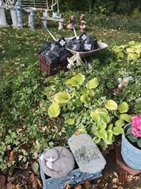 YARD DECORATION / YARD STATUES / GARDEN ACCENTS
