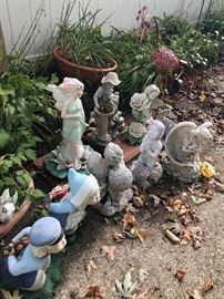 YARD DECORATION / YARD STATUES / GARDEN ACCENTS
