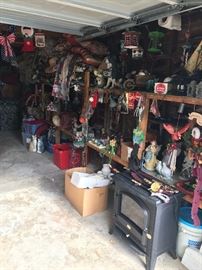 YARD DECORATION / YARD STATUES / GARDEN ACCENTS/HOLIDAY DECORATIONS