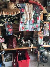 YARD DECORATION / YARD STATUES / GARDEN ACCENTS