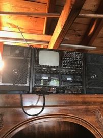 VINTAGE ELECTRONICS-TV RADIO BOOMBOX COMBO