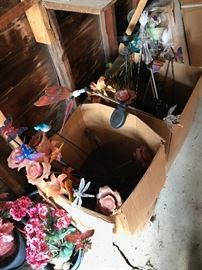 YARD DECORATION / YARD STATUES / GARDEN ACCENTS