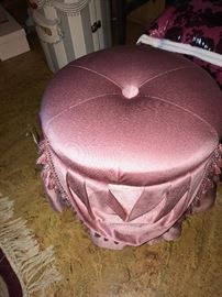 ROUND POUF STOOL