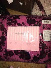 VICTORIA SECRET COMFORTER AND QUEEN SHEET SET