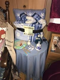 ROUND SIDE TABLE WITH DECORATIONS AND BRAND NEW THROW