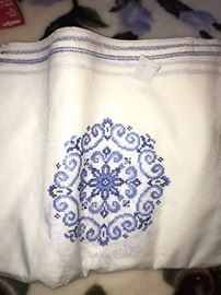 HAND-MADE NEEDLE POINTE