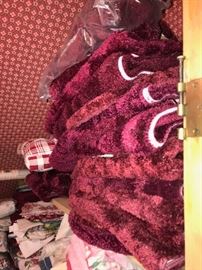 BRAND NEW LINENS, BEDDING, TOWELS, BATH RUGS, SEAT CUSHIONS AND MORE